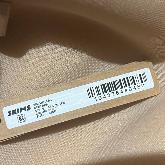 *NWT* SKIMS Weightless Demi Bra - Clay - Picture 3 of 3